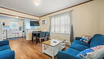 Cottage, 2 Bedrooms | Living area