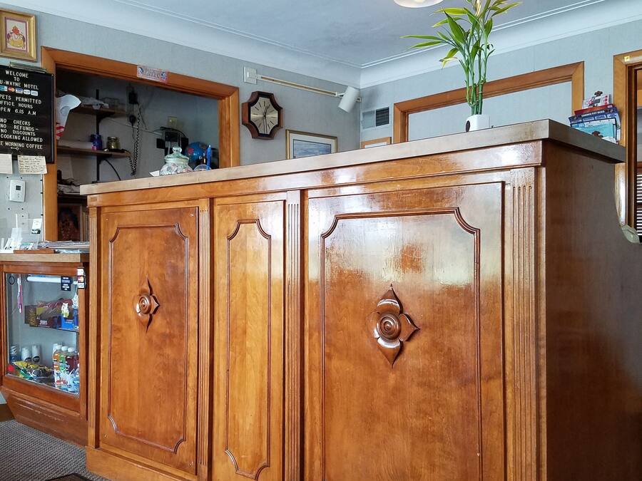 Check-in/check-out kiosk