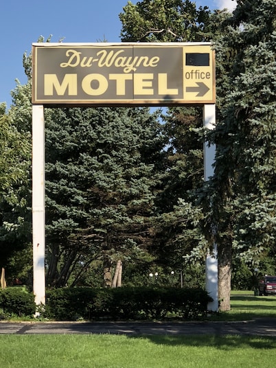 Du Wayne Motel