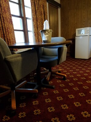 Standard Room, 2 Double Beds | In-room dining