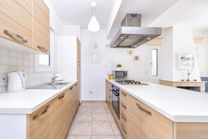 Villa, 2 Bedrooms | Private kitchen | Full-size fridge, microwave, oven, stovetop - Villa Oscar (Paralimni)