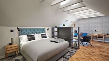 Loft Suite | 高級寢具、記憶棉床墊、房內夾萬、書桌