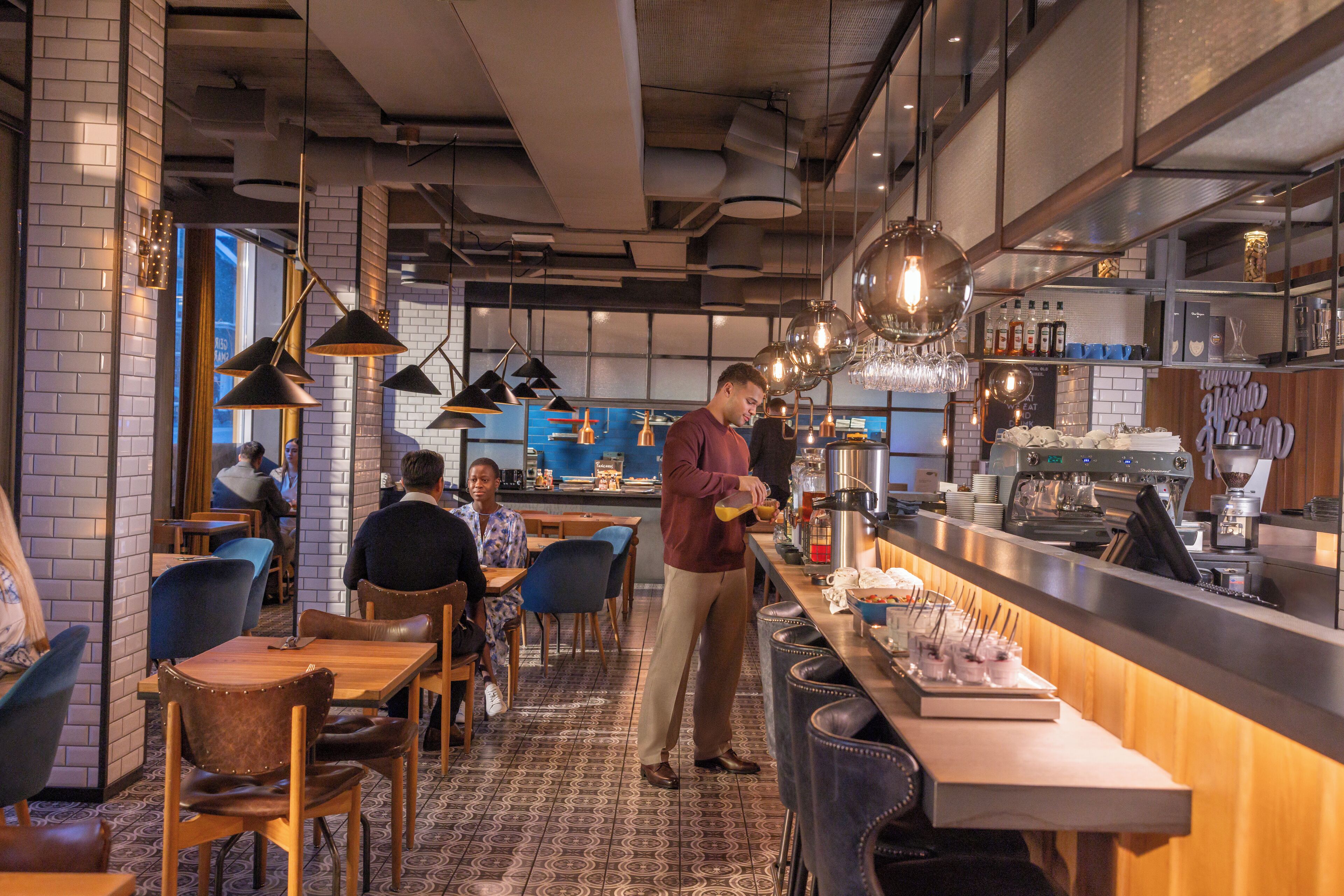 Café da manhã com buffet todos os dias mediante uma taxa