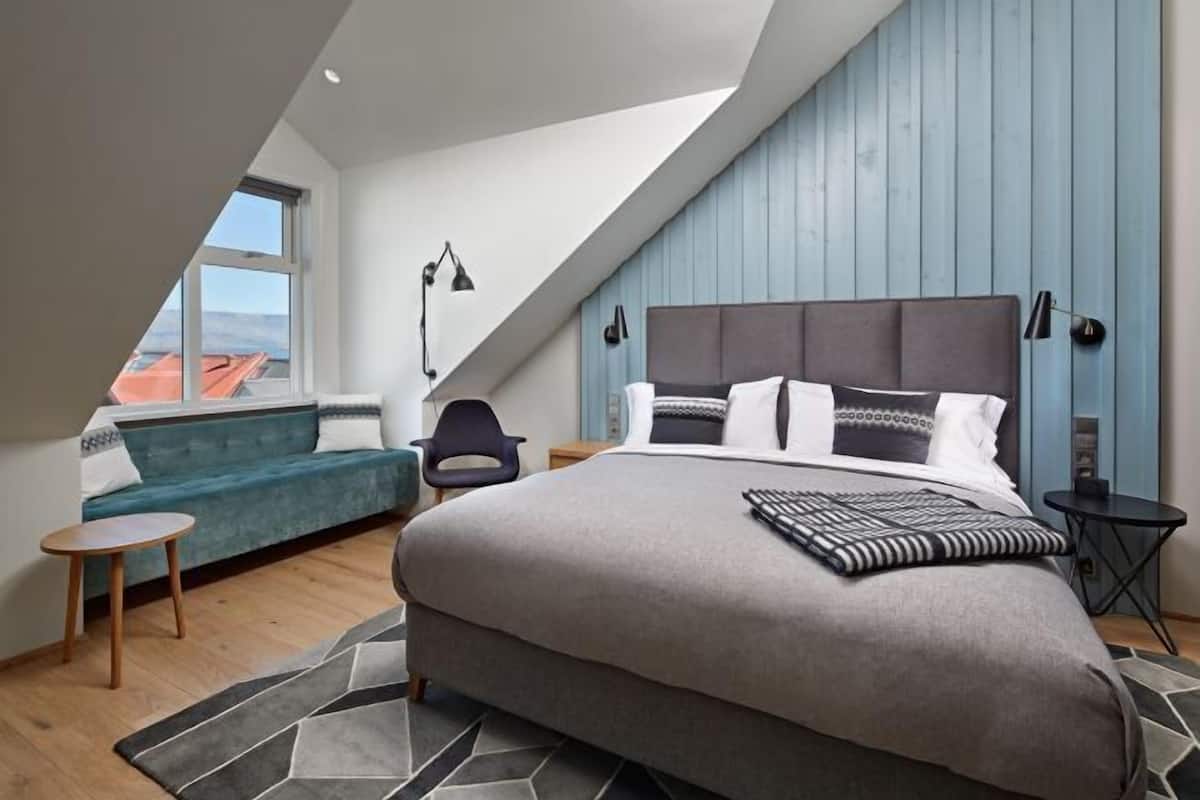 Premium bedding, memory foam beds, in-room safe, desk