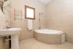 Villa, 4 Bedrooms | Bathroom | Hair dryer, towels, shampoo - Villa Sam (Ayia Napa)