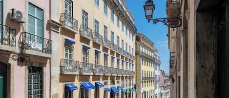 Vista frontal de la propiedad