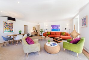 Deluxe-Apartment, 2 Schlafzimmer (2 Adults + 4 Children) | Wohnzimmer