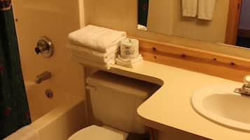 Combined shower/tub, hair dryer, towels