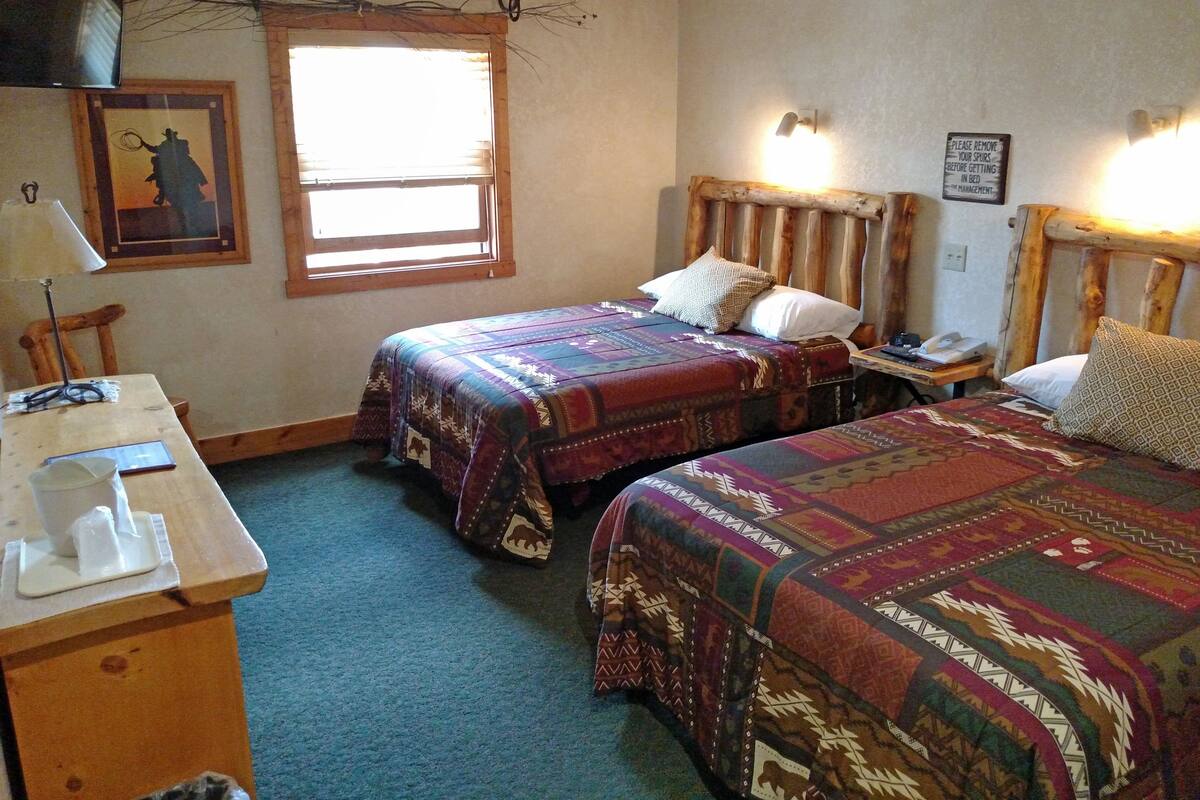 Standard Room, 2 Queen Beds, Mountain View | Desk, iron/ironing board (on request), free WiFi, bed sheets