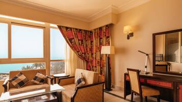 Edredons de pluma, frigobar, cofres nos quartos, escrivaninha