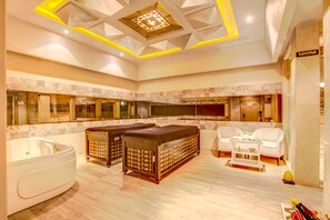 Couples treatment room(s), sauna, hot tub, steam room