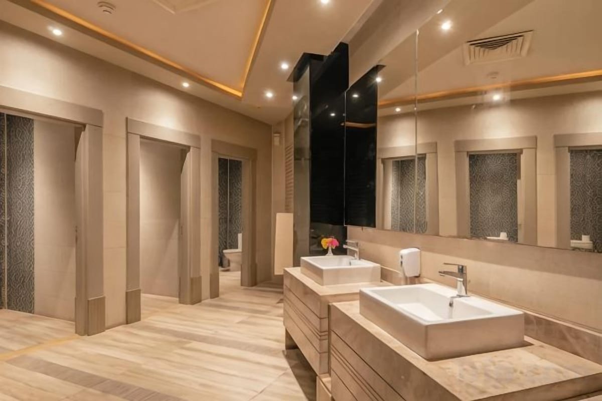 Bathroom | Shower, free toiletries, hair dryer, bidet