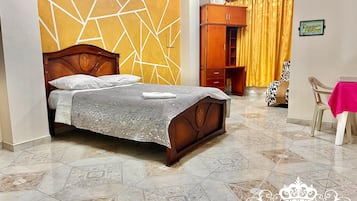 Single Room | Down duvets, pillow-top beds, in-room safe, desk