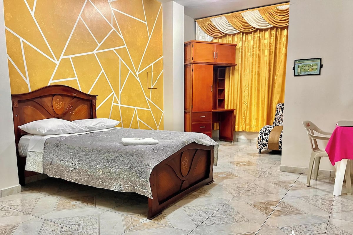 Single Room | Down duvets, pillow-top beds, in-room safe, desk