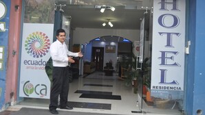 A hotel entrance with a sign reading "HOTEL" and "RESIDENCIA COCA IMPERIAL". - Hotel Coca Imperial (Coca)