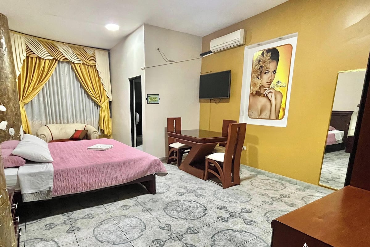 Deluxe Room | Down duvets, pillow-top beds, in-room safe, desk