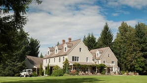 Exterior - Minette Bay Lodge (Kitimat)