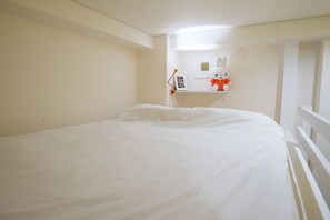 خزنة داخل الغرفة وواي فاي مجانًا وملاءات أسرّة