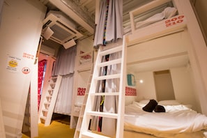 In-room safe, free WiFi, bed sheets - Senba Hostel (Osaka)