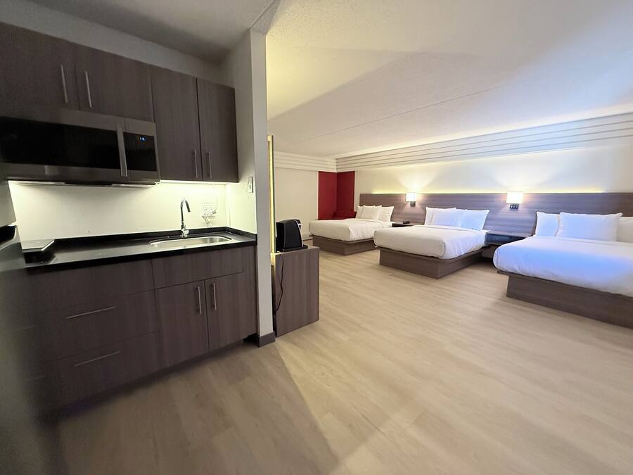 Kolmen hengen exclusive-huone, 3 makuuhuonetta | Äänieristys, ilmainen Wi-Fi, vuodevaatteet