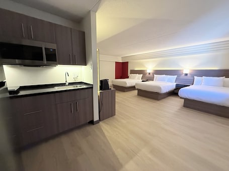 Exclusive Triple Room, 3 Bedrooms | Soundproofing, free WiFi, bed sheets