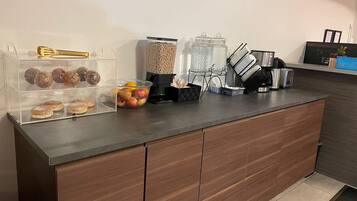 Dagelijks continentaal ontbijt inbegrepen