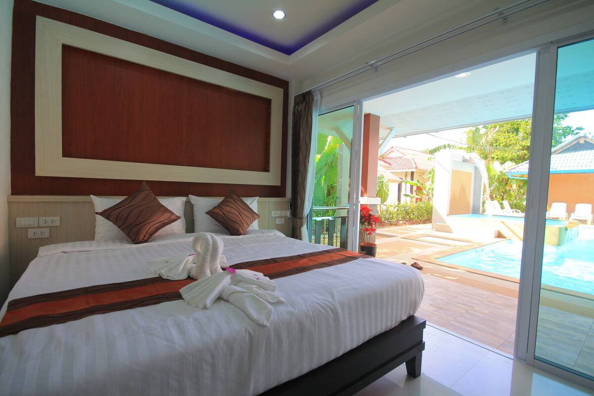 Superior Pool Access Double Bed | 房內夾萬、書桌、免費 Wi-Fi