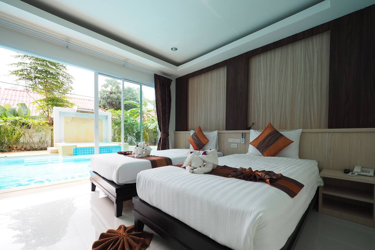 Superior Pool Access Twin Bed | 房內夾萬、書桌、免費 Wi-Fi