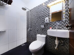 Superior Suite | Bathroom - OYO 108 Golden Palace Hotel (Kuala Lumpur)