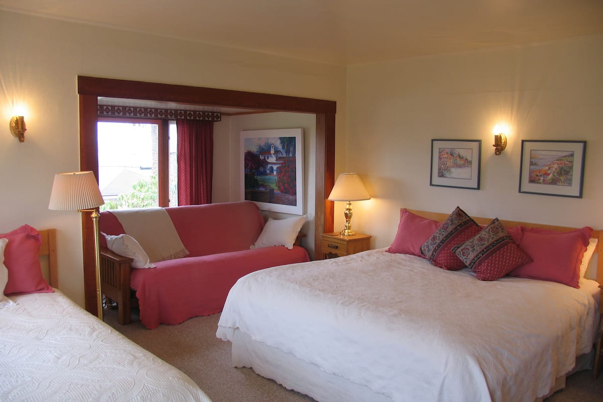 Family Quadruple Room, Garden View | Hypo-allergenic bedding, free WiFi, bed sheets