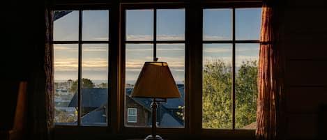 Quarto solteiro clássico, 1 cama Queen, vista para o oceano | Roupas de cama antialérgicas, Wi-Fi de cortesia, roupa de cama