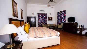 Luxury Suite, 1 King Bed | In-room safe, desk, blackout curtains, rollaway beds