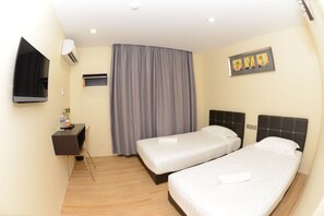 Deluxe Twin Room | Desk, free WiFi