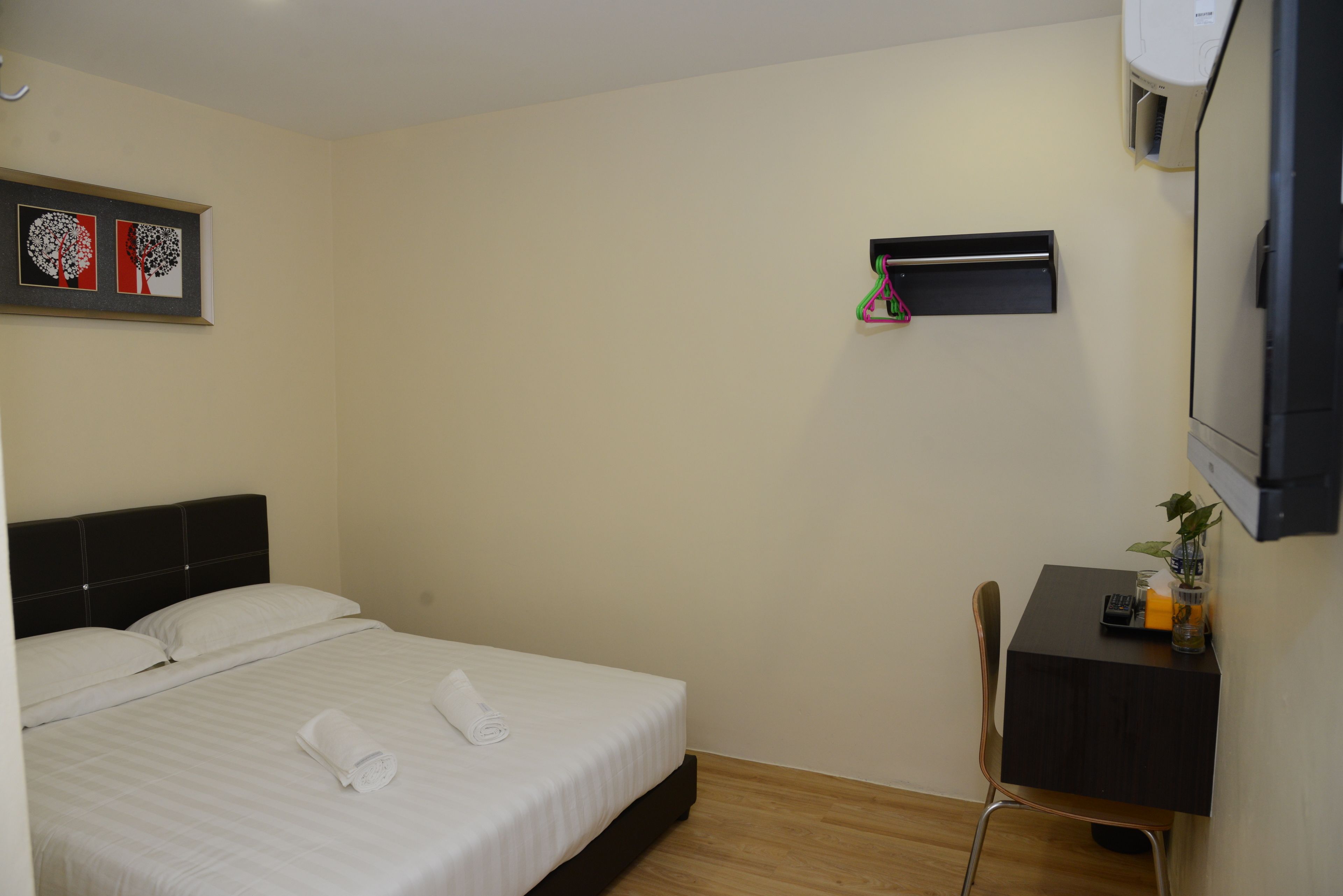 standard room, 1 queen bed | desk, free wifi