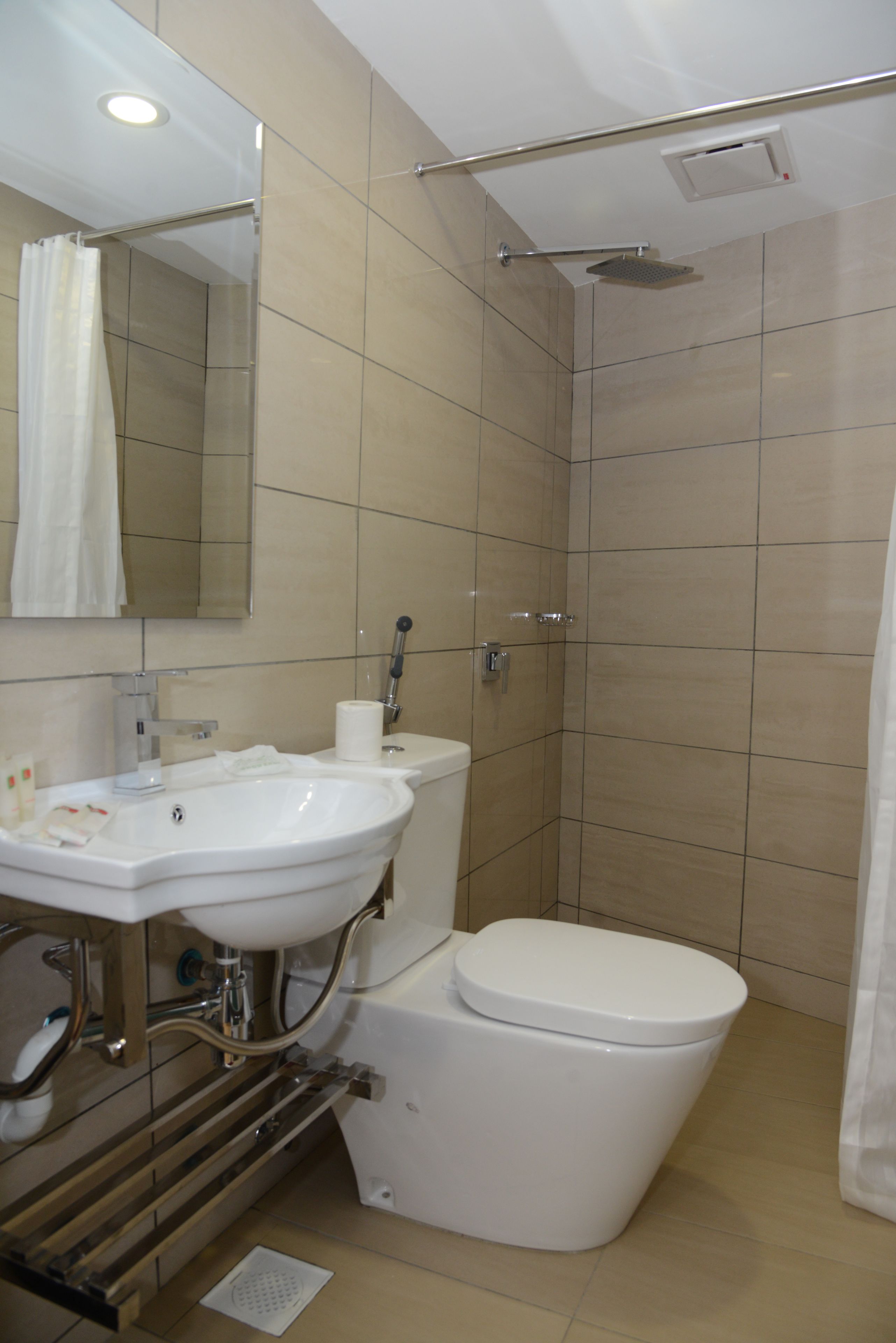 shower, free toiletries, towels