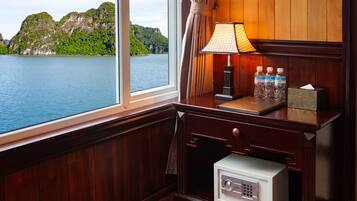 Pillowtop beds, blackout drapes, bed sheets