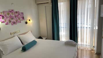 Classic Double Room, 1 Queen Bed, Smoking | Premium bedding, free WiFi