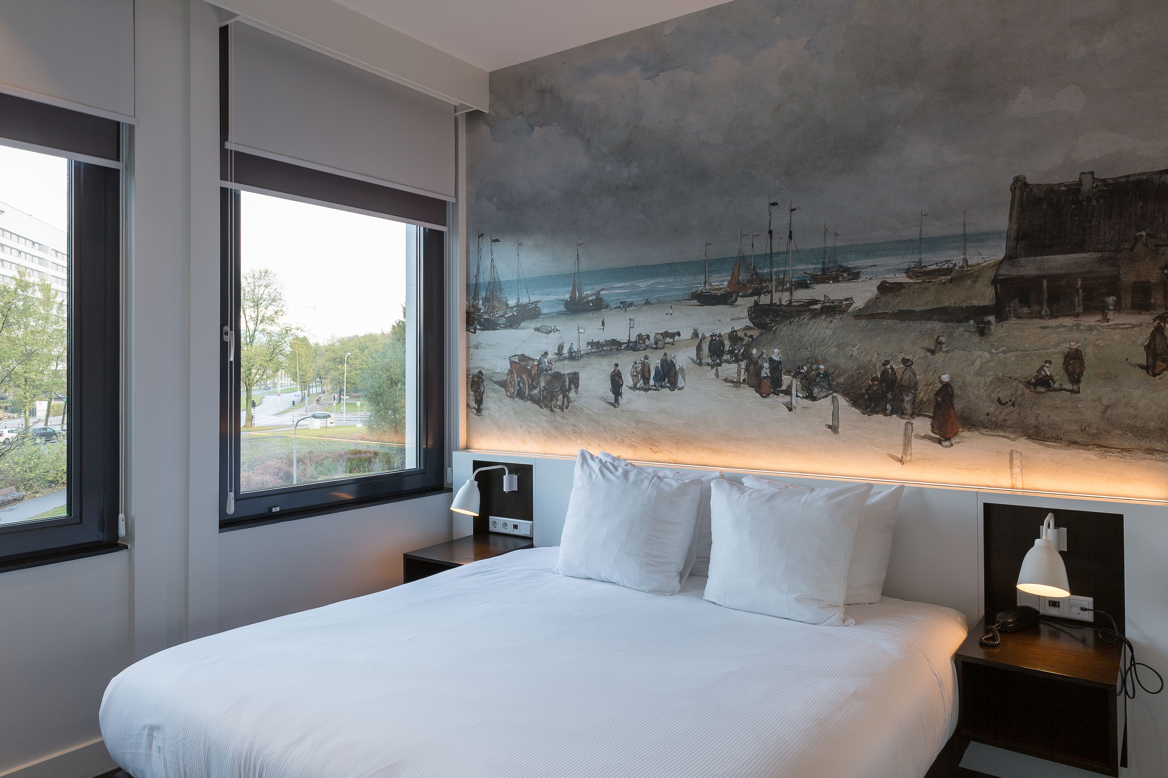 Caja de seguridad en la habitación y escritorio 