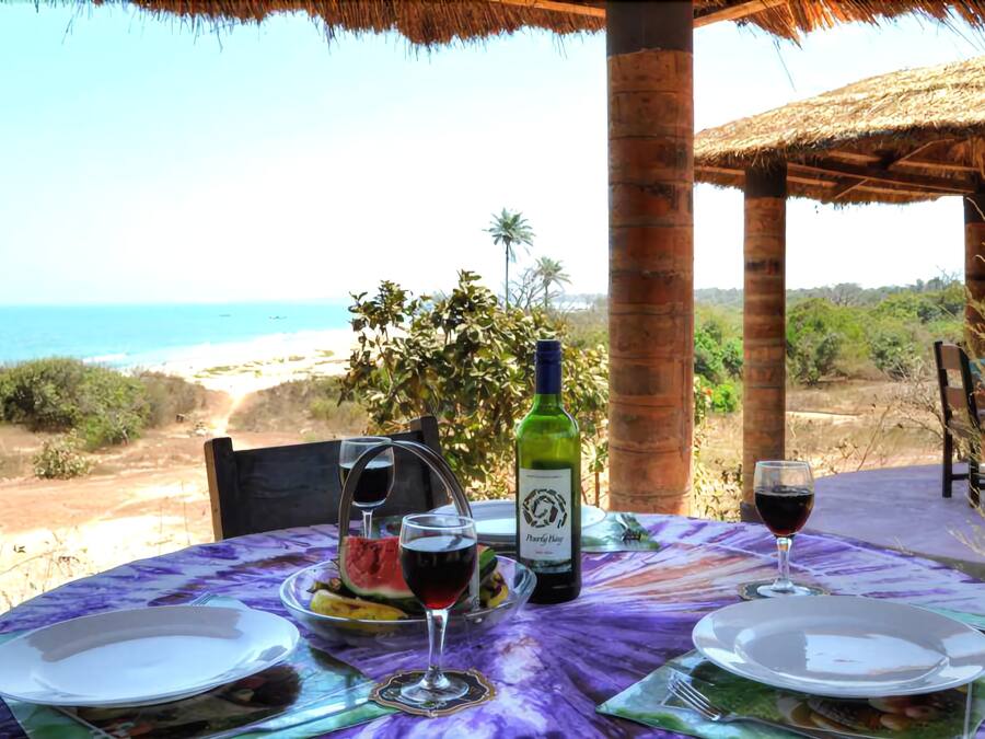 Breakfast, lunch, dinner served; local cuisine, sea views