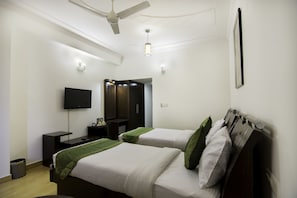 Deluxe Room | Minibar, desk, iron/ironing board, free WiFi