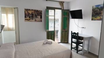 Habitación doble | Escritorio, cunas gratuitas, wifi gratis y ropa de cama