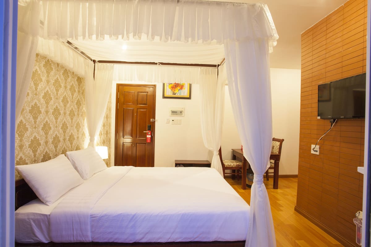 Minibar, in-room safe, desk, blackout curtains