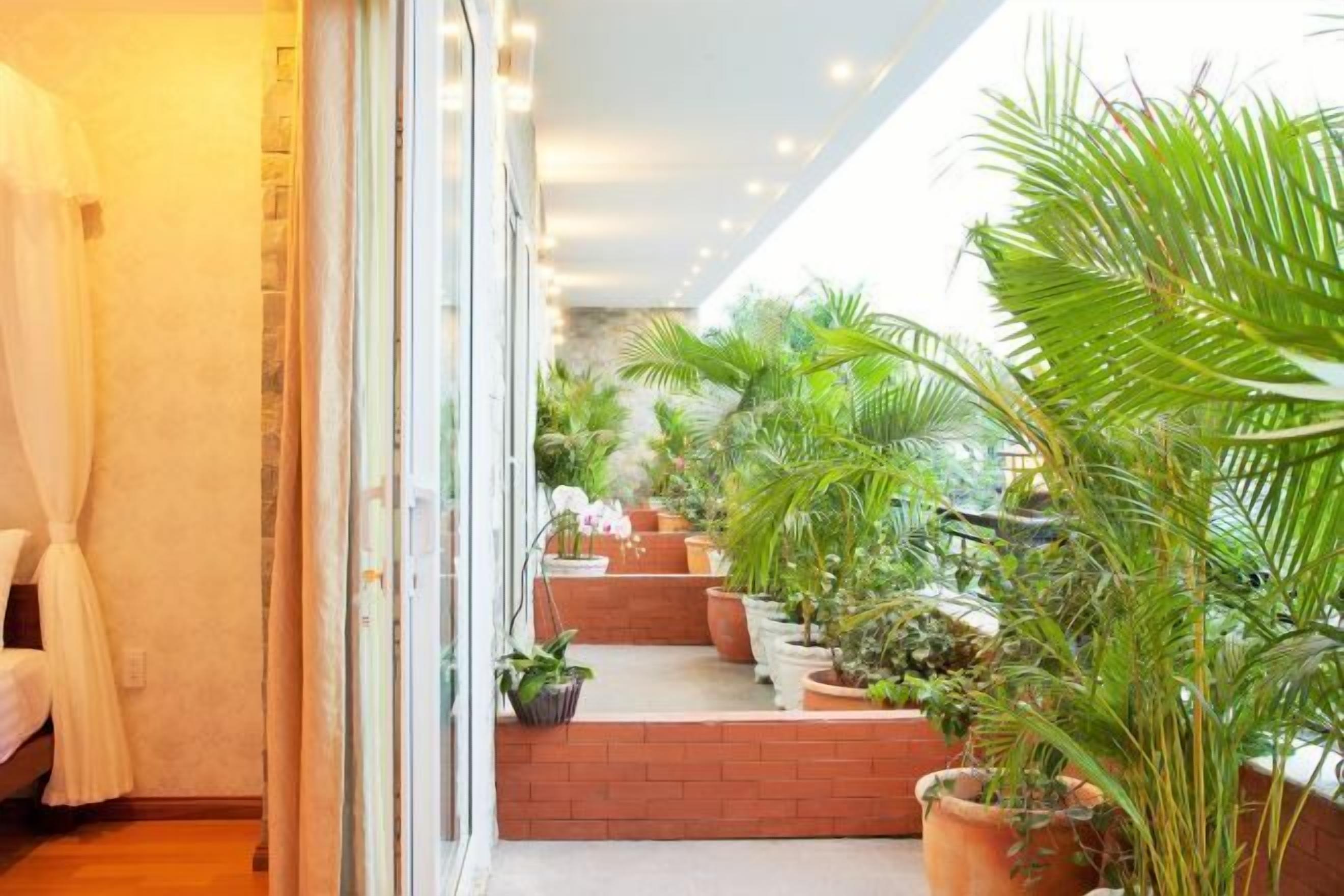 Minibar, coffres-forts dans les chambres, bureau, rideaux occultants