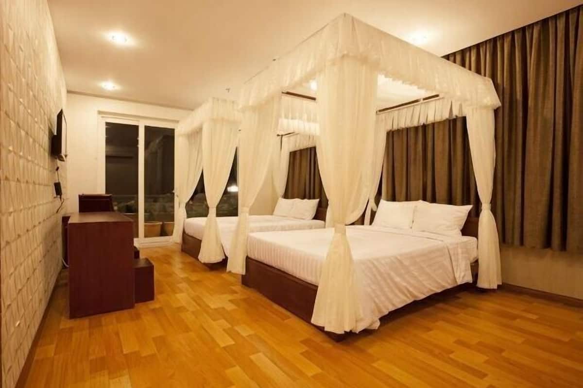 Minibar, in-room safe, desk, blackout curtains