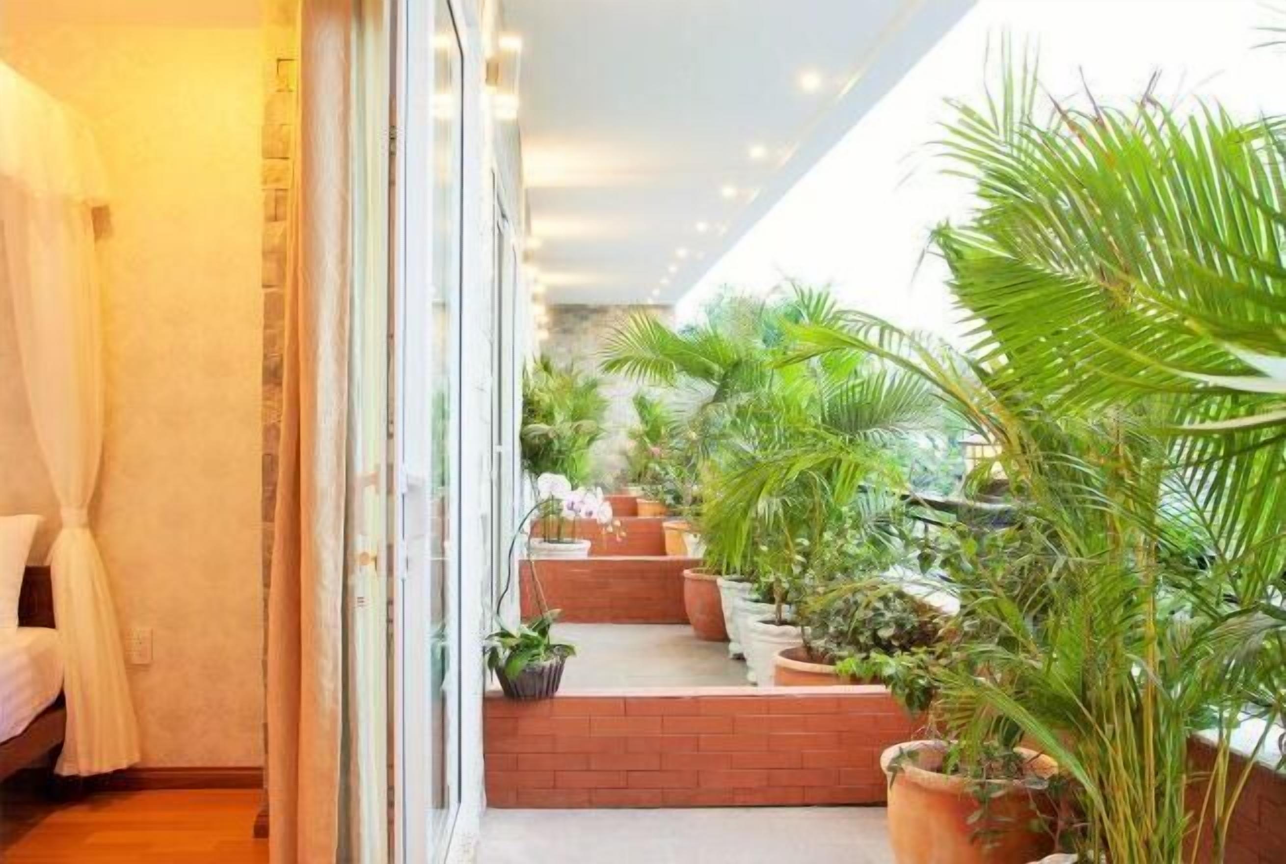 Minibar, coffres-forts dans les chambres, bureau, rideaux occultants