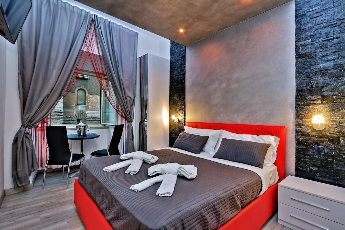 Camera doppia | Biancheria da letto di alta qualità, minibar, una cassaforte in camera