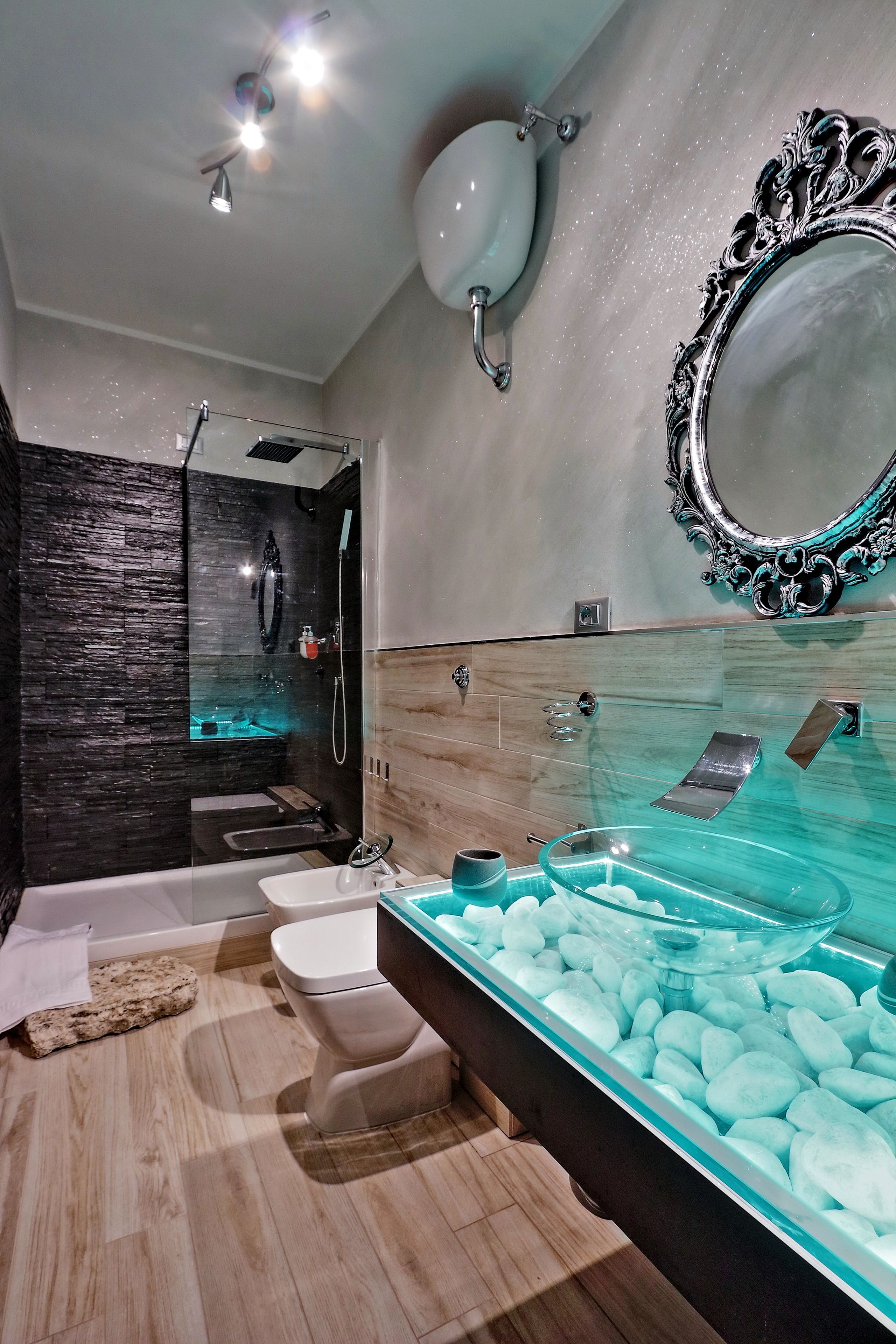 Superior Suite, Hot Tub | Premium bedding, minibar, in-room safe, soundproofing