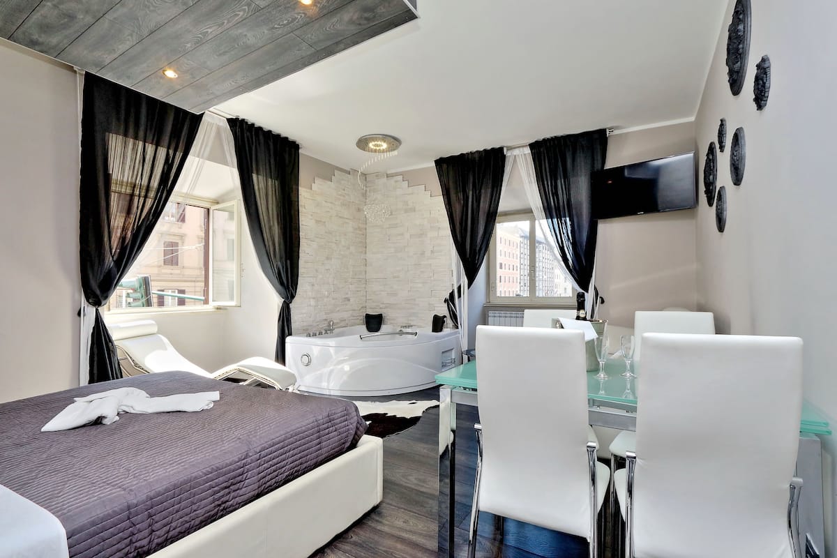 Suite Superior, idromassaggio | Biancheria da letto di alta qualità, minibar, una cassaforte in camera