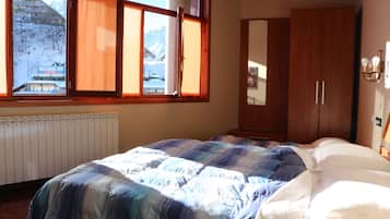 Chambre Triple | Literie de qualité supérieure, bureau, chambres insonorisées