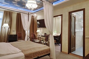 Luxury Room | Desk, laptop workspace, iron/ironing board, free WiFi - Skyview City (Moscow)